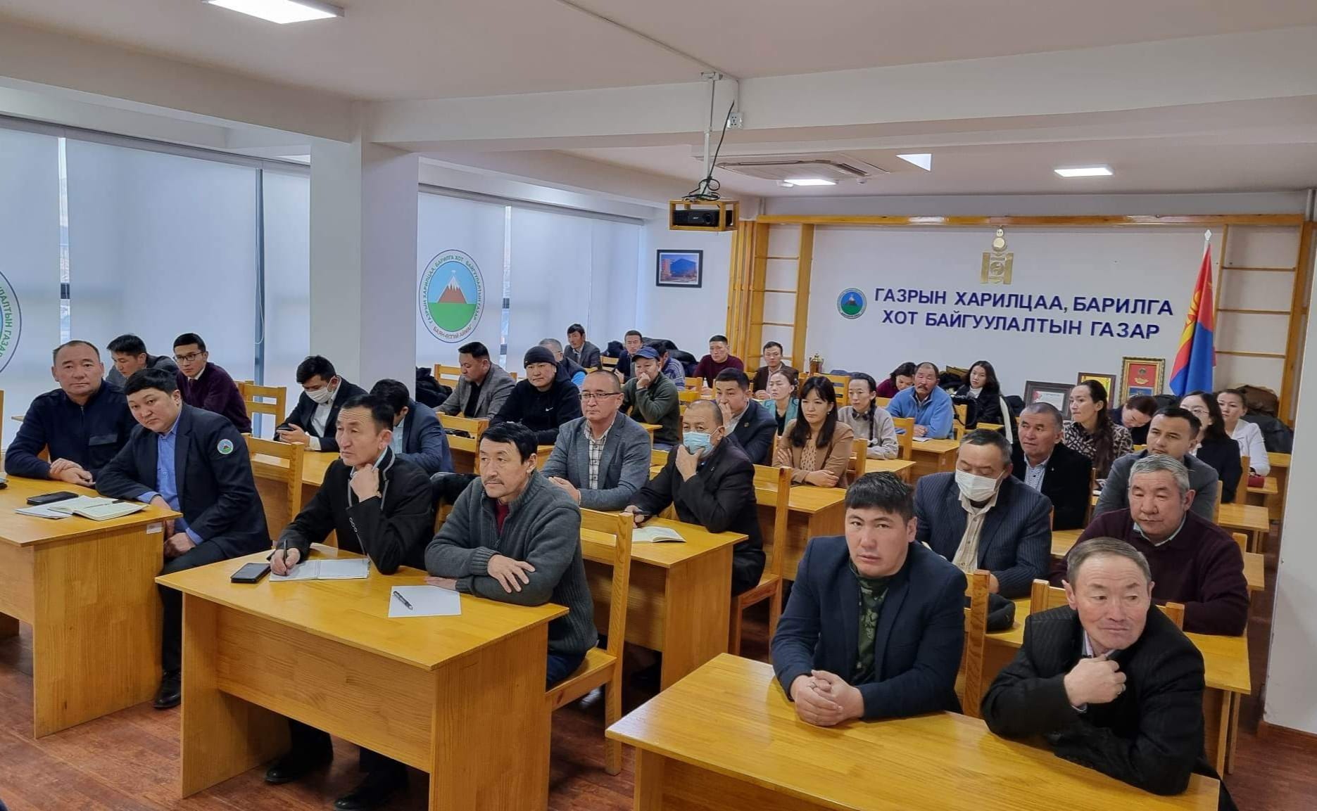 “ГАЗРЫН БАГЦ ХУУЛИЙН ТӨСӨЛ”- ийг танилцуулан санал, бодлоо солилцлоо.