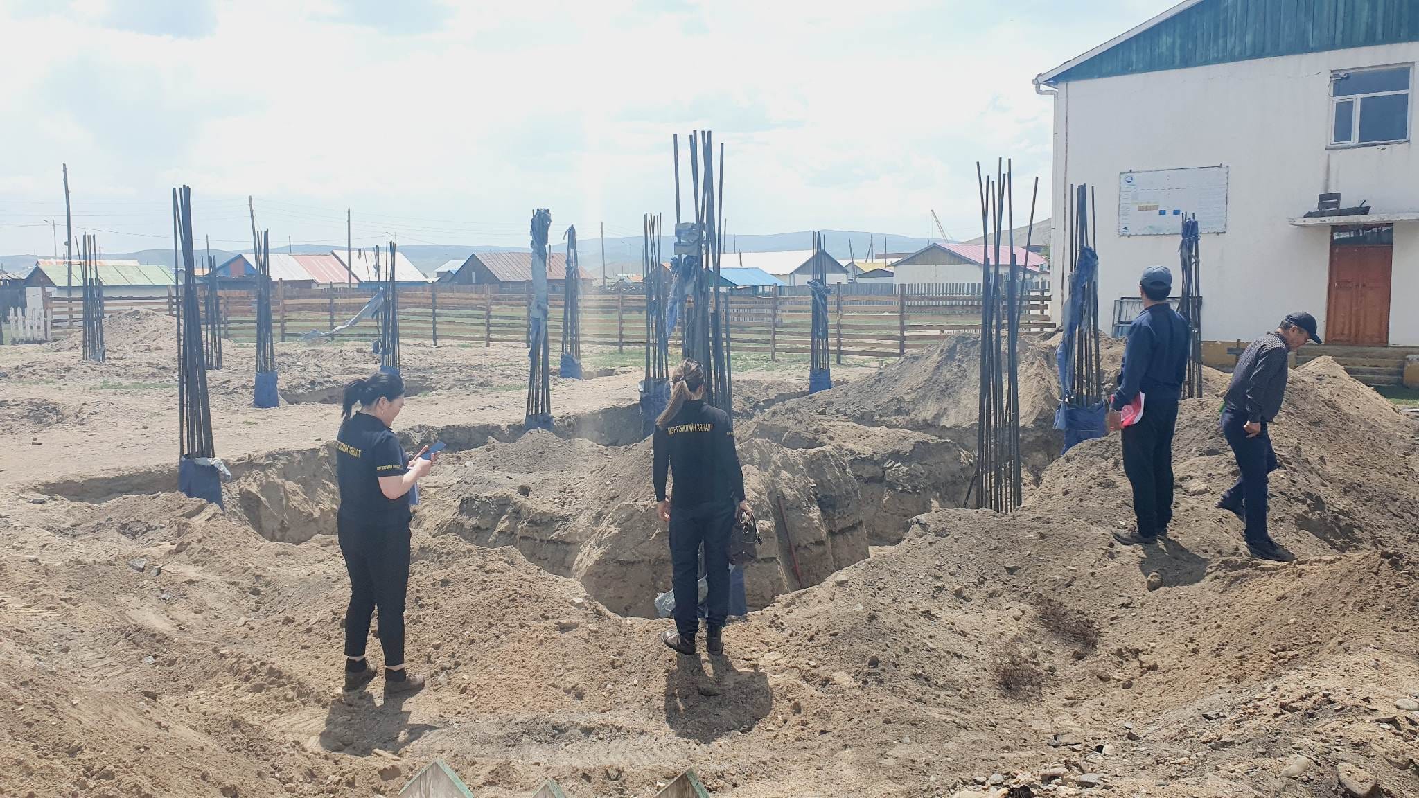 Төлөвлөгөөт болон урьдчилан сэргийлэх хяналт шалгалт хийж байна.