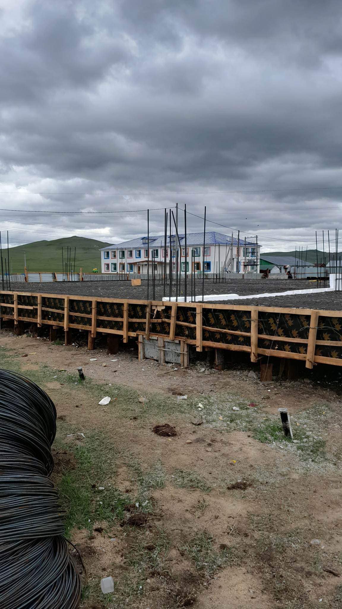 Хөвсгөл аймгийн Арбулаг сумын төвд баригдаж байгаа Эрүүл мэндийн төвийн өргөтгөлийн барилга угсралтын ажил