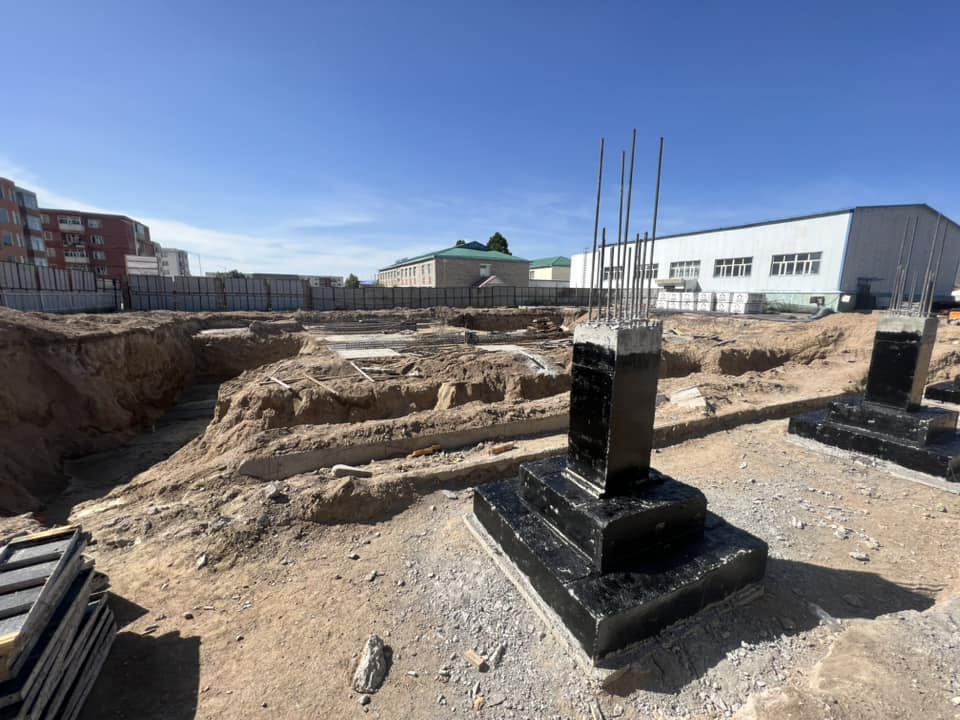 Хөвсгөл аймгийн Мөрөн сумын төвд баригдаж байгаа Титэм сургуулийн өргөтгөлийн барилга
