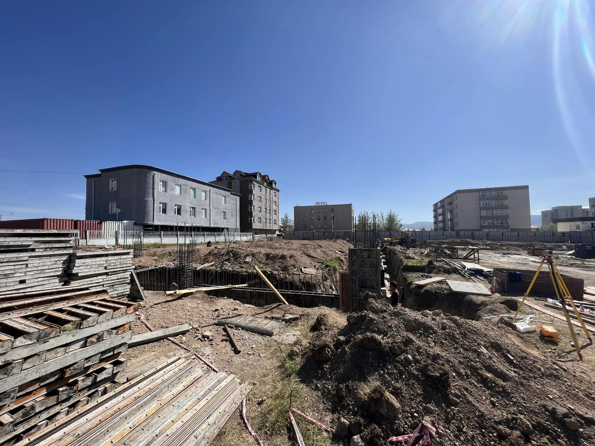 Хөвсгөл аймгийн Мөрөн сумын төвд баригдаж байгаа Титэм сургуулийн өргөтгөлийн барилга