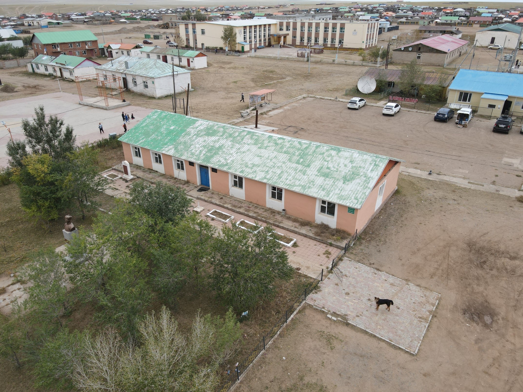 2023 оны 09-р сарын 27-29-ний өдрүүдэд Мөнххаан Уулбаян Түвшинширээ сумдад барилга байгууламж, тохижилт, ногоон байгууламж, мэдээллийг ХОТ БАЙГУУЛАЛТЫН КАДАСТРЫН ЦАХИМ СИСТЕМ-д бүртгэх ажлыг зохион байгууллаа.