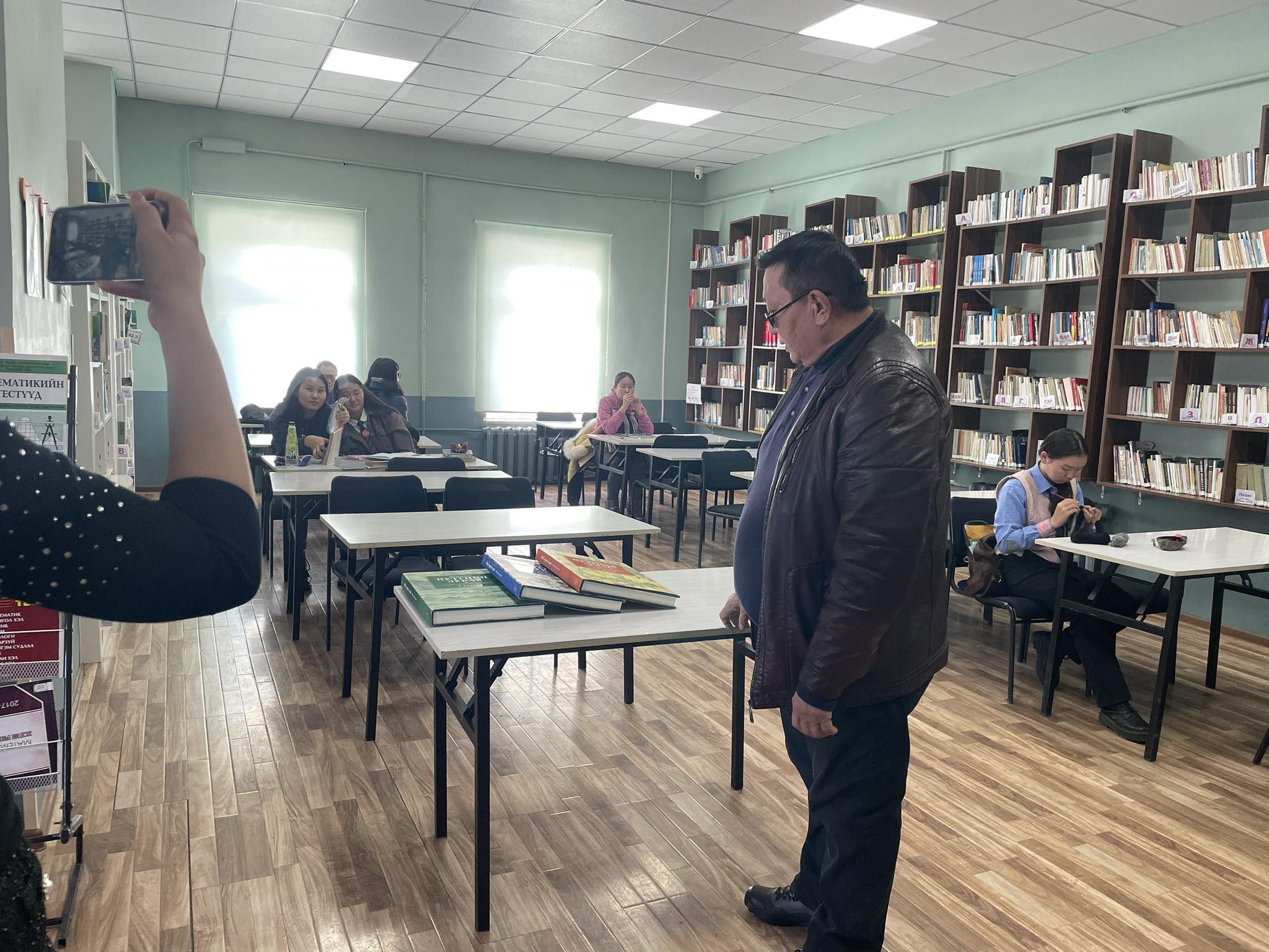 “Монгол нутгийн зураг” түүхэн 3 боть газрын зургийн цомгийг олон нийтийн хүртээл болголоо.