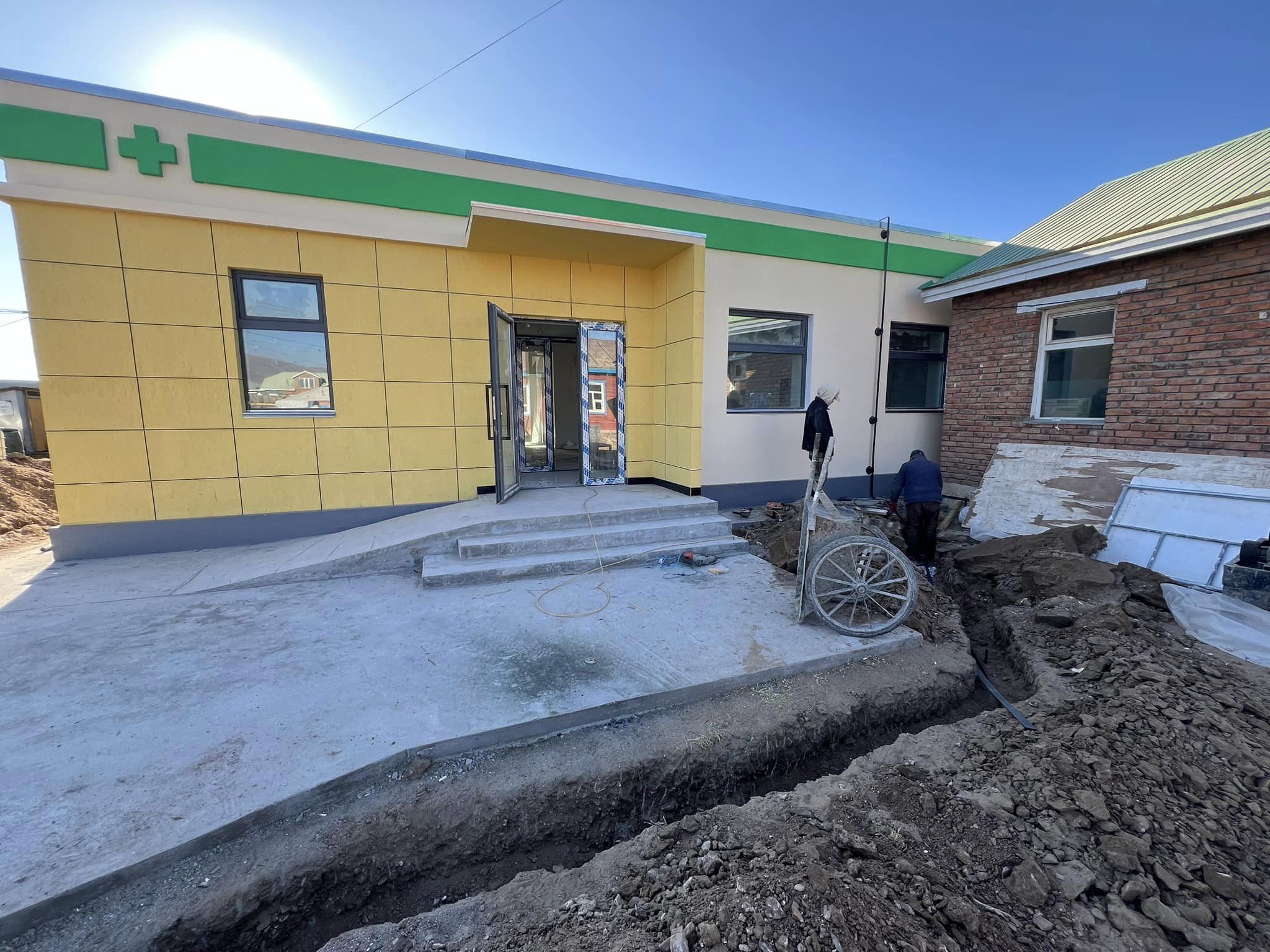 Хөвсгөл аймгийн Мөрөн сумын төвд баригдаж байгаа 5, 6, 12 дугаар багын өрхийн эрүүл мэндийн төвийн барилга угсралтын ажилд захиалагчийн техник хяналт хэрэгжүүлж ажиллалаа.