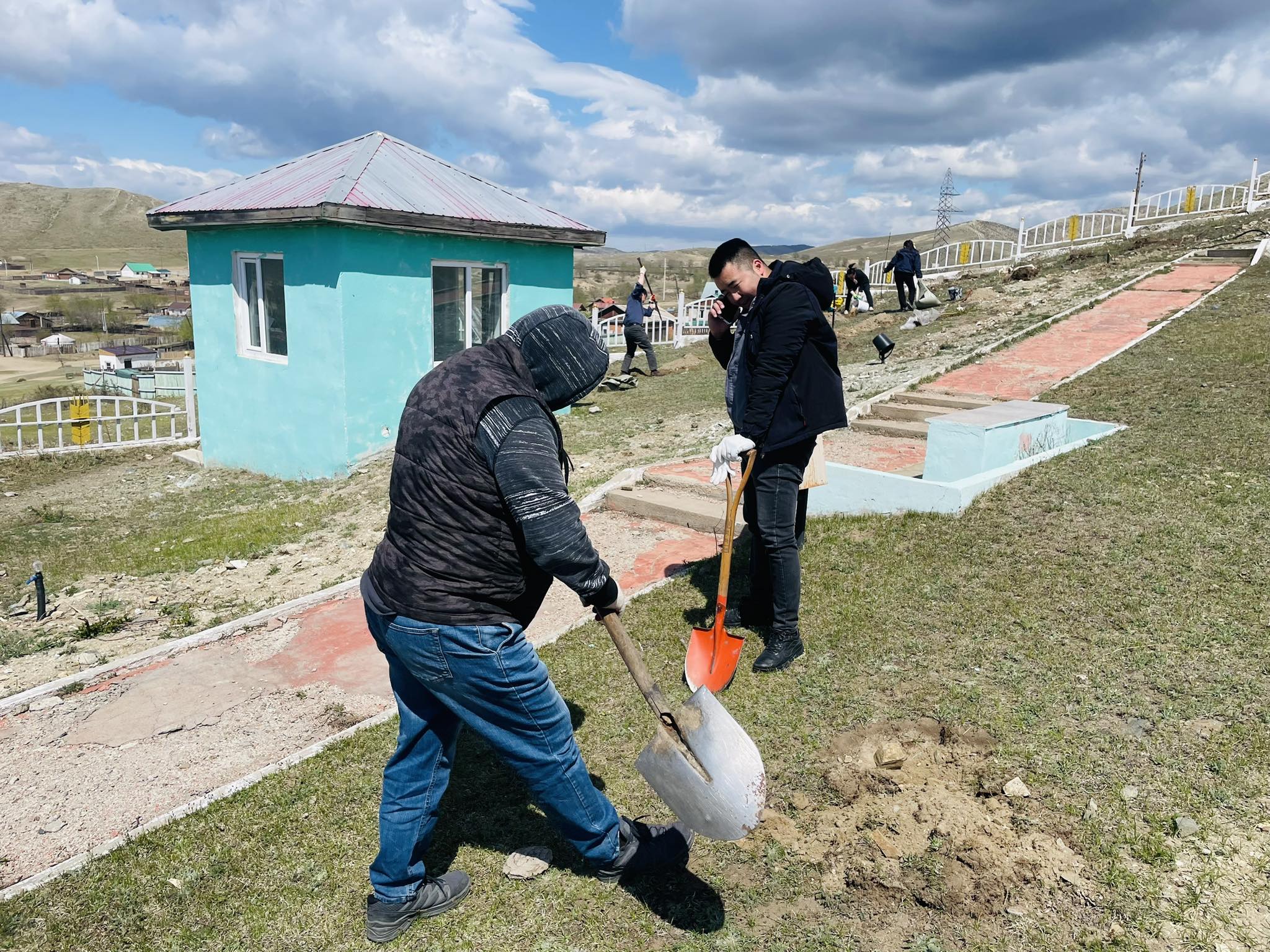 “Тэрбум мод” үндэсний хөдөлгөөний хүрээнд 30 ширхэг агч модыг тарилаа.
