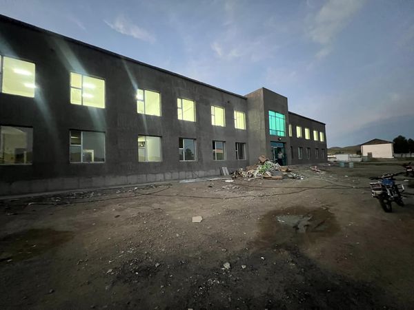 Хөвсгөл аймгийн Шинэ-Идэр сумын төвд баригдаж байгаа 100 хүүхдийн дотуур байрны барилга угсралтын ажилд захиалагчийн техник хяналт хэрэгжүүлж ажиллалаа.