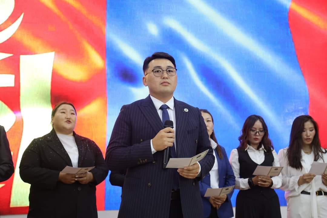 "Төрийн албаны өдөр" тохиож 6 сум, 11 агентлагийн нийт 51 албан хаагч төрийн захиргааны албан хаагчийн тангараг өргөлөө.