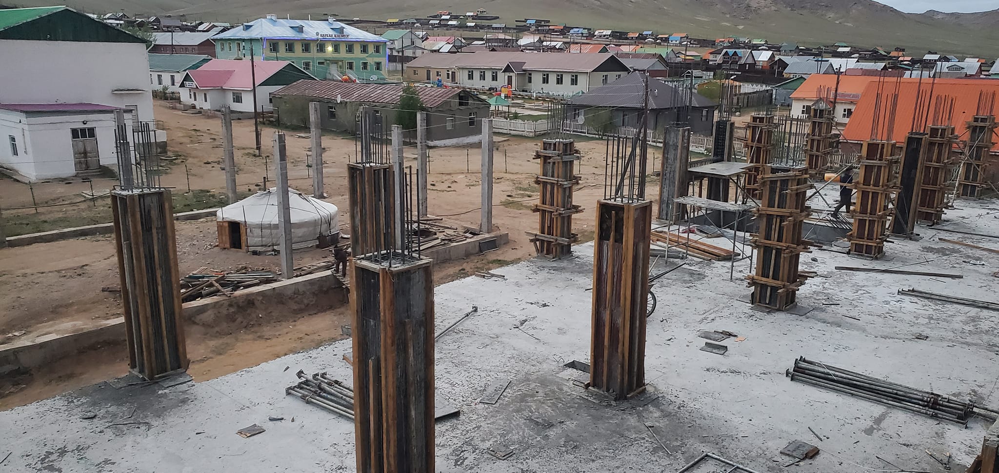 Хөвсгөл аймгийн Галт сумын төвд баригдаж байгаа 640 хүүхдийн сургуулийн барилга угсралтын ажилд захиалагчийн техник хяналт хэрэгжүүлж ажиллалаа.