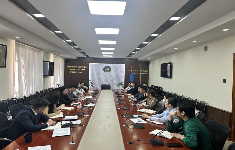 ЗАСГИЙН ГАЗРААС ШИНЭЧЛЭН БАТАЛСАН “ГАЗРЫН ТӨЛӨВ БАЙДАЛ, ЧАНАРЫН УЛСЫН ХЯНАН БАТАЛГАА ХИЙХ ЖУРАМ”-ЫГ ТАНИЛЦУУЛАХ ТАЛААР