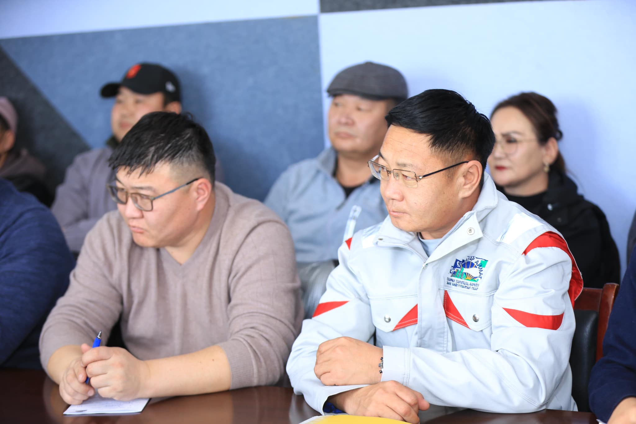 Аймгийн Иргэдийн Төлөөлөгчдийн хурлын дарга Д. Хосбаяраар ахлуулсан ажлын хэсэг Эрдэнэцагаан сумын Бичигтийн боомтод ажиллаж байна.