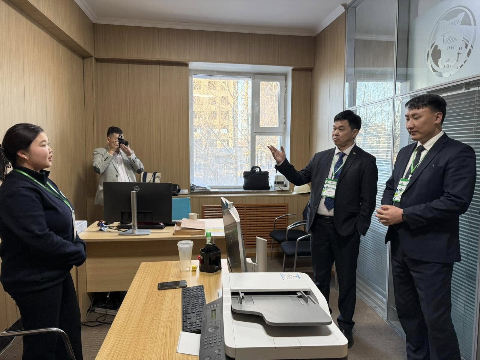 ЗҮҮН БҮСИЙН ГАЗРЫН ХАРИЛЦАА, БАРИЛГА, ХОТ БАЙГУУЛАЛТЫН ГАЗРЫН АЛБАН ХААГЧДЫГ ЧАДАВХИЖУУЛАХ СУРГАЛТ ЗОХИОН БАЙГУУЛАГДЛАА
