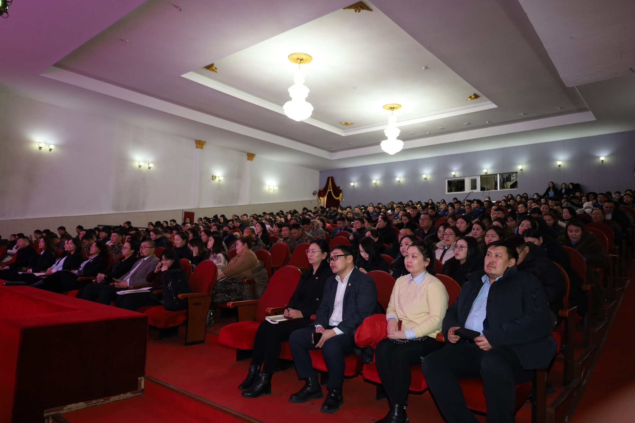 ТӨРИЙН АЛБАНЫ ЗӨВЛӨЛИЙН АЖЛЫН ХЭСЭГ МАНАЙ АЙМАГТ ЭНЭ САРЫН 10-ны ӨДРӨӨС ЭХЛЭН АЖИЛЛАЖ БАЙНА.