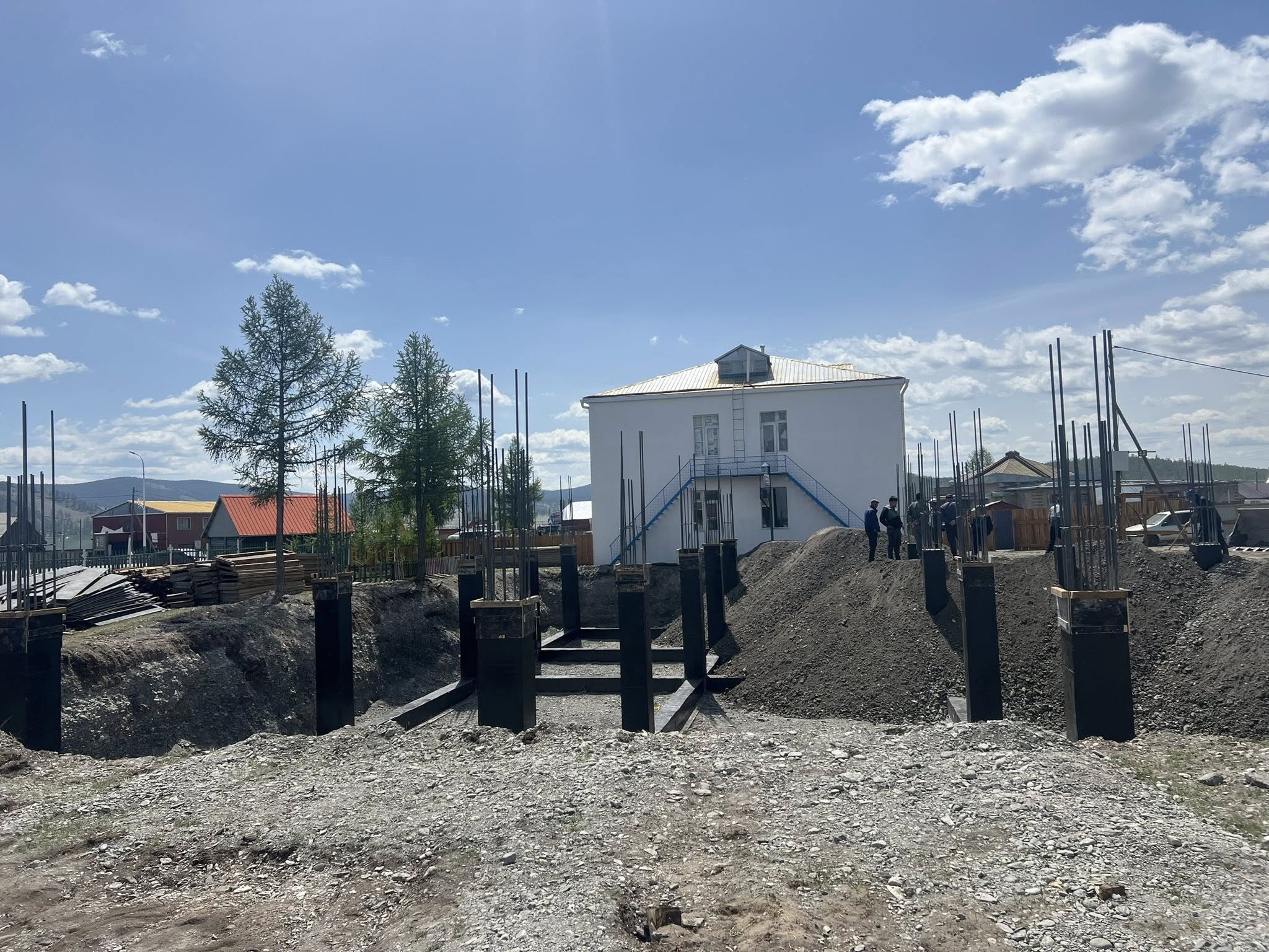 Хөвсгөл аймгийн Хатгал тосгон “Уран дөш” хүүхдийн цэцэрлэгийн өргөтгөлийн барилга угсралтын ажилд захиалагчийн хяналтыг хэрэгжүүлж ажиллалаа.