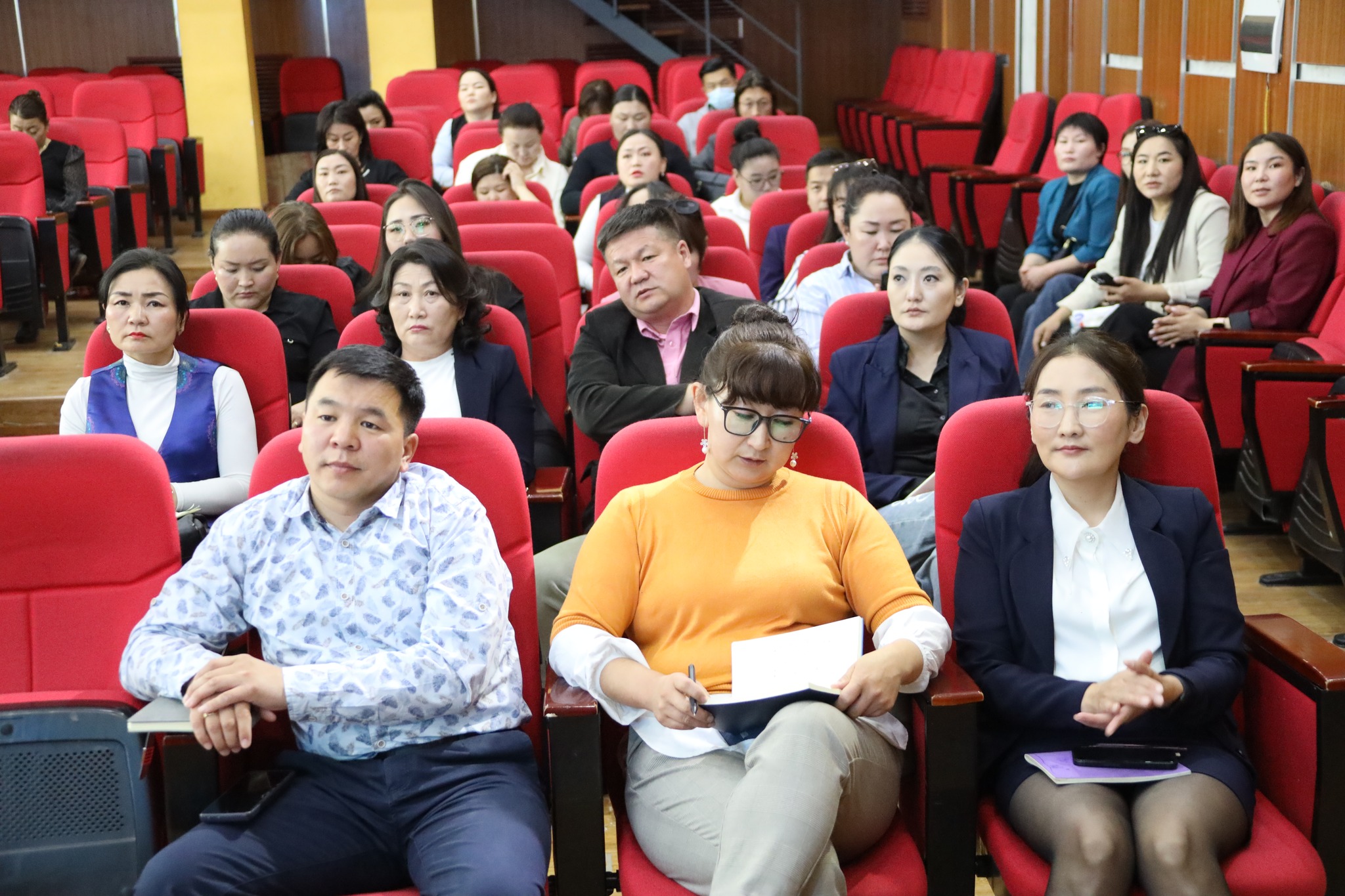 НИЙТИЙН МЭДЭЭЛЛИЙН ИЛ ТОД БАЙДЛЫН СИСТЕМ ХАРИУЦСАН АЛБАН ХААГЧДЫН ЧАДАВХЫГ НЭМЭГДҮҮЛЭХ СУРГАЛТ ЗОХИОН БАЙГУУЛАГДАЖ БАЙНА