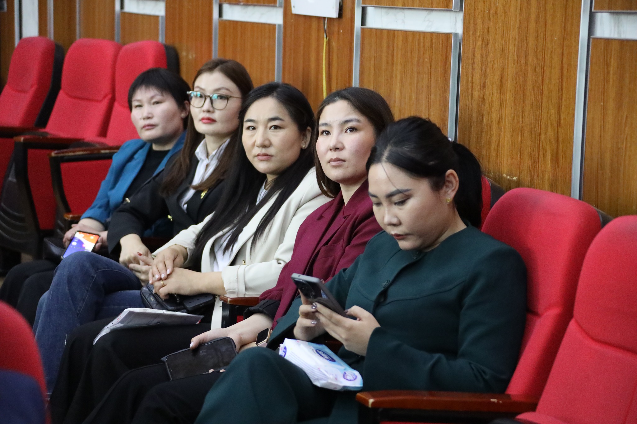 НИЙТИЙН МЭДЭЭЛЛИЙН ИЛ ТОД БАЙДЛЫН СИСТЕМ ХАРИУЦСАН АЛБАН ХААГЧДЫН ЧАДАВХЫГ НЭМЭГДҮҮЛЭХ СУРГАЛТ ЗОХИОН БАЙГУУЛАГДАЖ БАЙНА