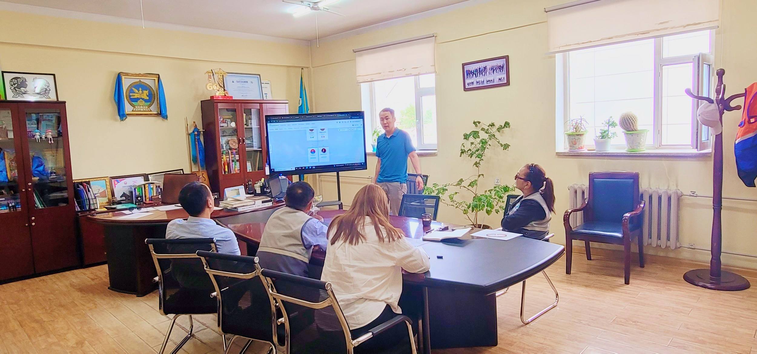 "ШИНЭТГЭЛЭЭР ТҮҮЧЭЭЛСЭН ТӨРИЙН АЛБА" АЯНД НЭГДЛЭЭ.