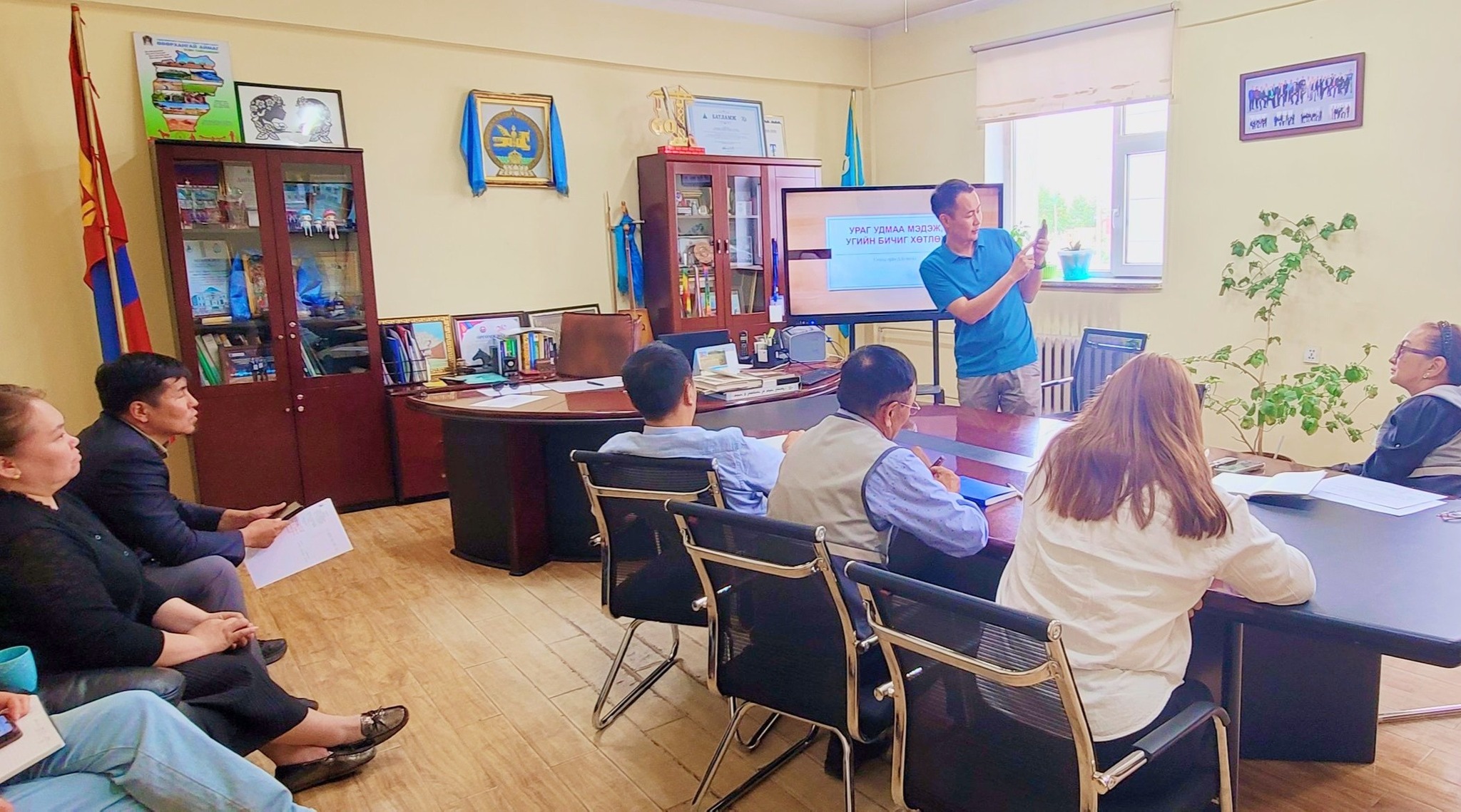 "ШИНЭТГЭЛЭЭР ТҮҮЧЭЭЛСЭН ТӨРИЙН АЛБА" АЯНД НЭГДЛЭЭ.