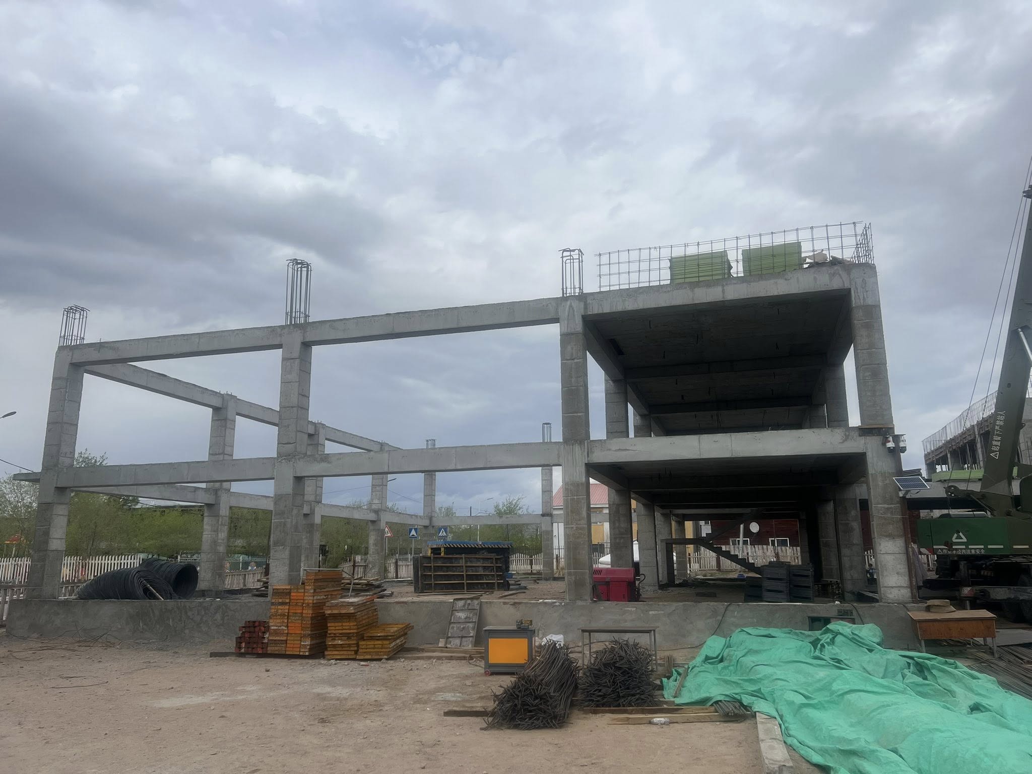 Хөвсгөл аймгийн Мөрөн сумын 8-баг Спорт, Урлагийн цогцолбор 320 хүүхдийн сургуулийн барилга угсралтын ажилд захиалагчийн техник хяналт хэрэгжүүлж ажиллалаа.