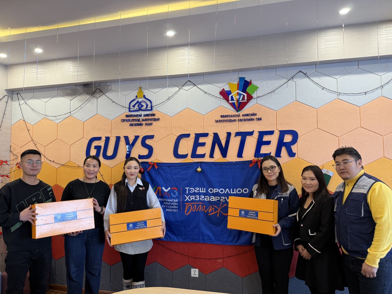 "ЖИЖИГ ХАЙРЦАГ ДАХЬ ТОМ СЭТГЭЛ" аянд нэгдлээ.