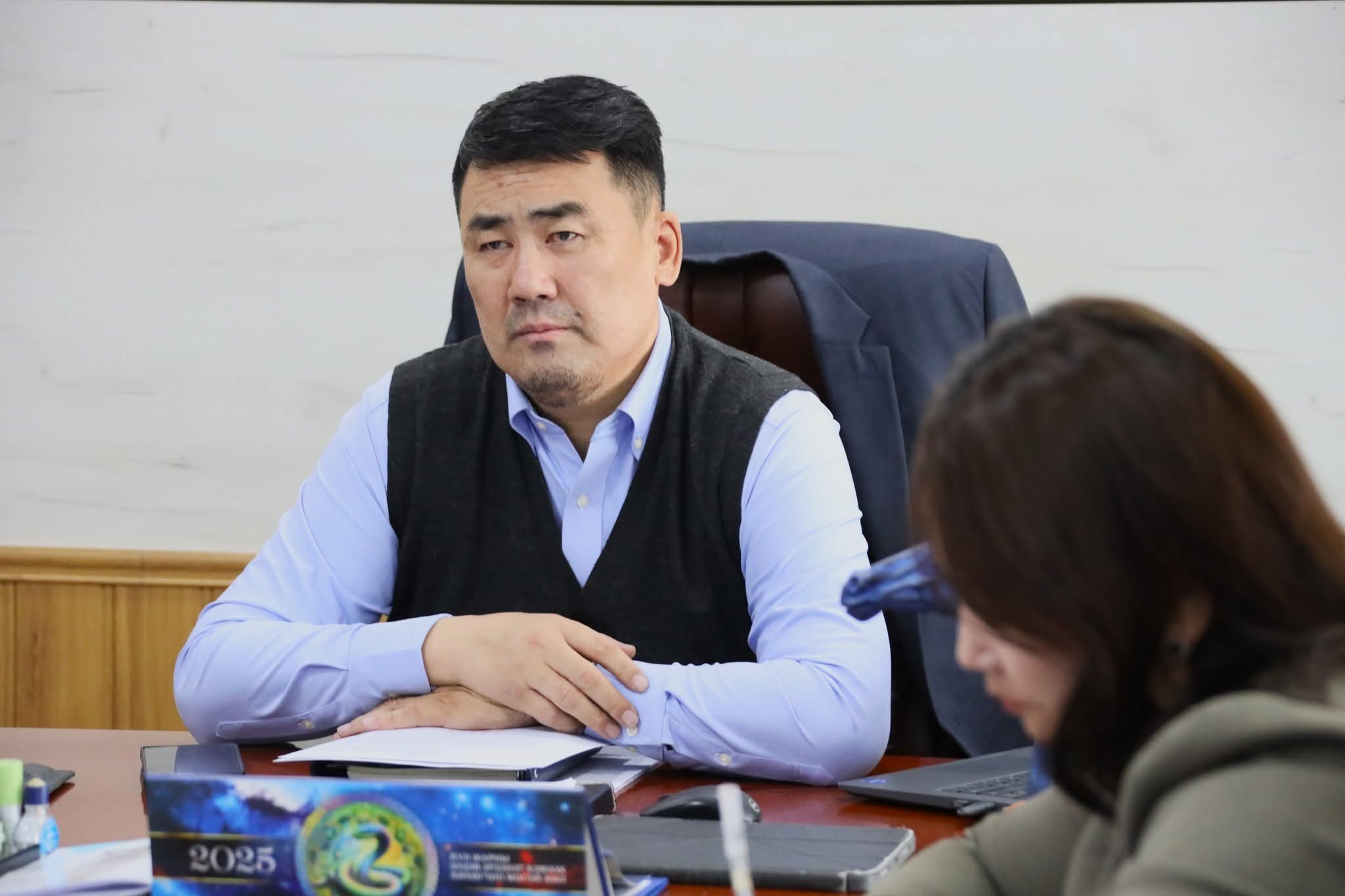 МӨРӨН, ХАТГАЛ ТОСГОНЫГ ОРОН НУТГИЙН ЗЭРЭГЛЭЛТЭЙ ХОТ БОЛГОХ АЖЛЫН ХҮРЭЭНД ЭДЭЛБЭР ГАЗРЫН ХИЛ ХЯЗГААР ТОГТООХ АЖЛЫН ХЭСЭГ ХУРАЛДЛАА.