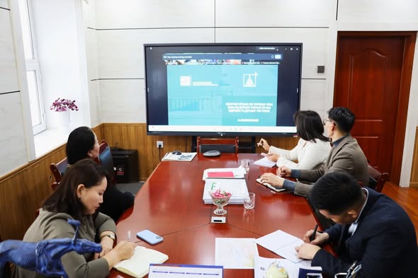 МӨРӨН, ХАТГАЛ ТОСГОНЫГ ОРОН НУТГИЙН ЗЭРЭГЛЭЛТЭЙ ХОТ БОЛГОХ АЖЛЫН ХҮРЭЭНД ЭДЭЛБЭР ГАЗРЫН ХИЛ ХЯЗГААР ТОГТООХ АЖЛЫН ХЭСЭГ ХУРАЛДЛАА.