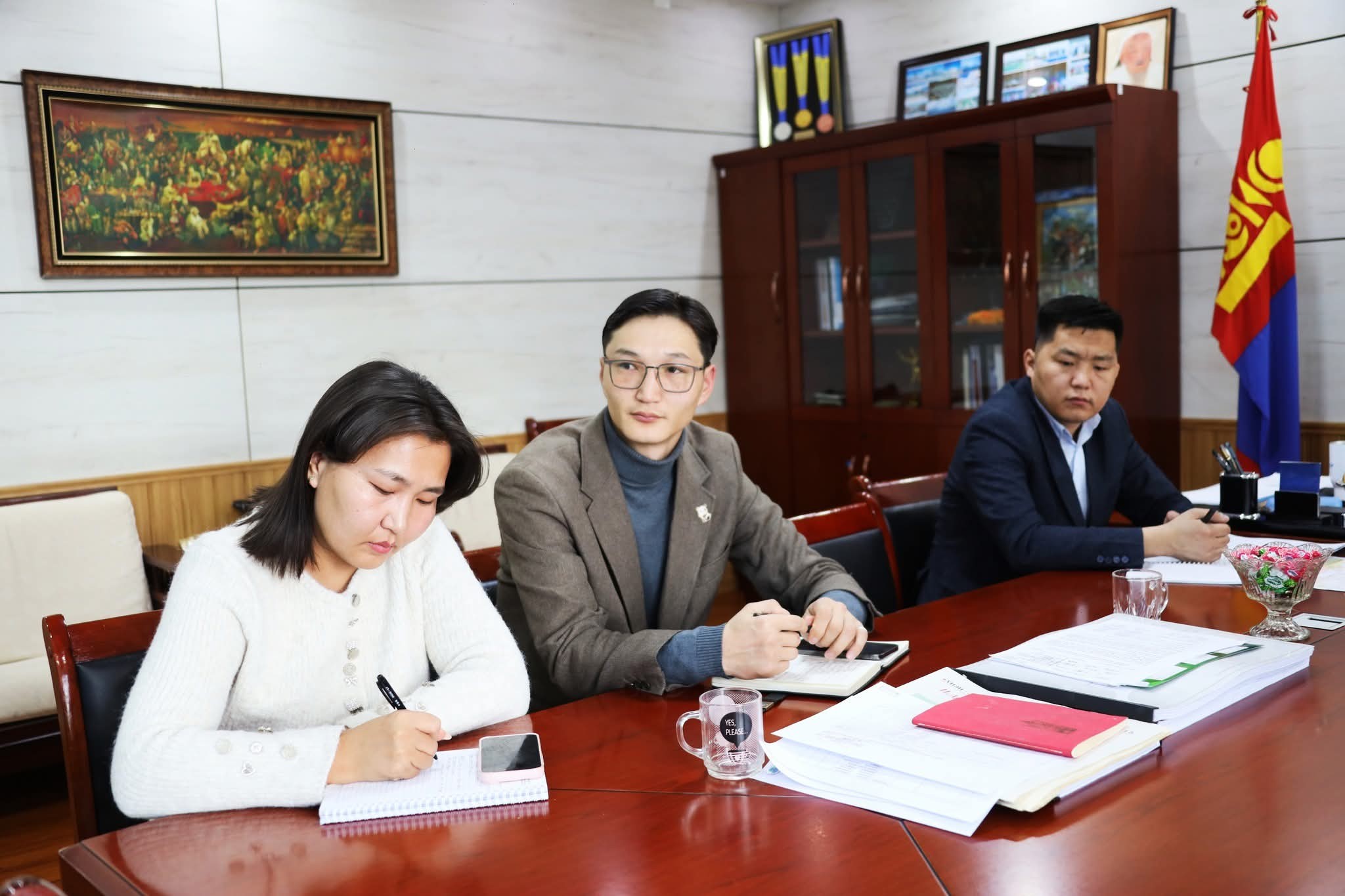 МӨРӨН, ХАТГАЛ ТОСГОНЫГ ОРОН НУТГИЙН ЗЭРЭГЛЭЛТЭЙ ХОТ БОЛГОХ АЖЛЫН ХҮРЭЭНД ЭДЭЛБЭР ГАЗРЫН ХИЛ ХЯЗГААР ТОГТООХ АЖЛЫН ХЭСЭГ ХУРАЛДЛАА.