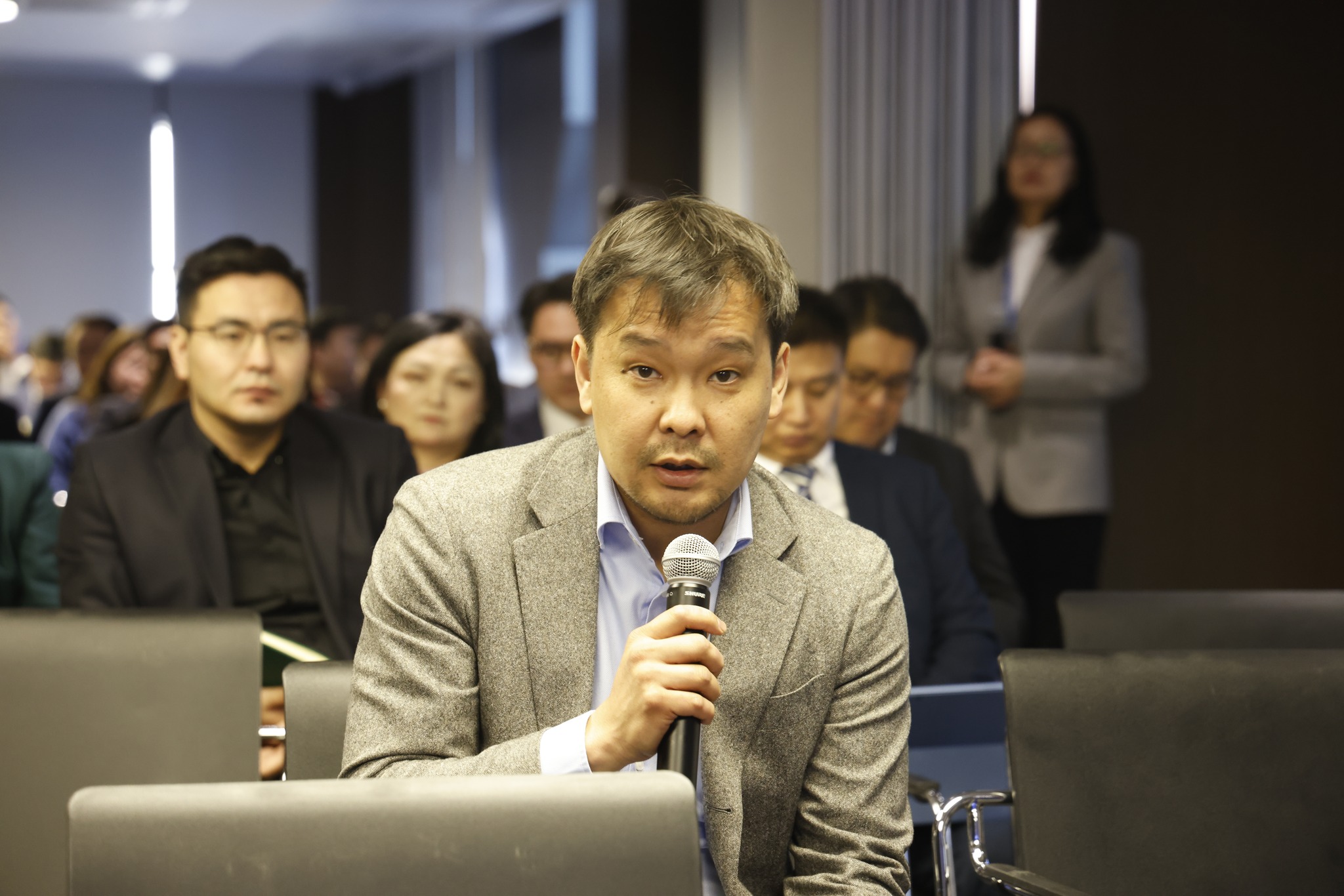 Орон сууцны санхүүжилтийн банкны тухай болон Орон сууцжуулалтын тухай анхдагч хуулийн төслийн хэлэлцүүлэг боллоо