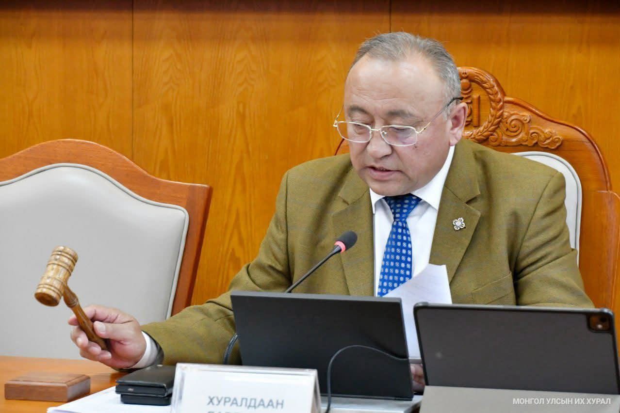 БАЙНГЫН ХОРООНЫ ХУРЛААР “ТОГТООЛЫН ХАВСРАЛТАД НЭМЭЛТ, ӨӨРЧЛӨЛТ ОРУУЛАХ ТУХАЙ” УЛСЫН ИХ ХУРЛЫН ТОГТООЛЫН ТӨСЛИЙГ ХЭЛЭЛЦЛЭЭ