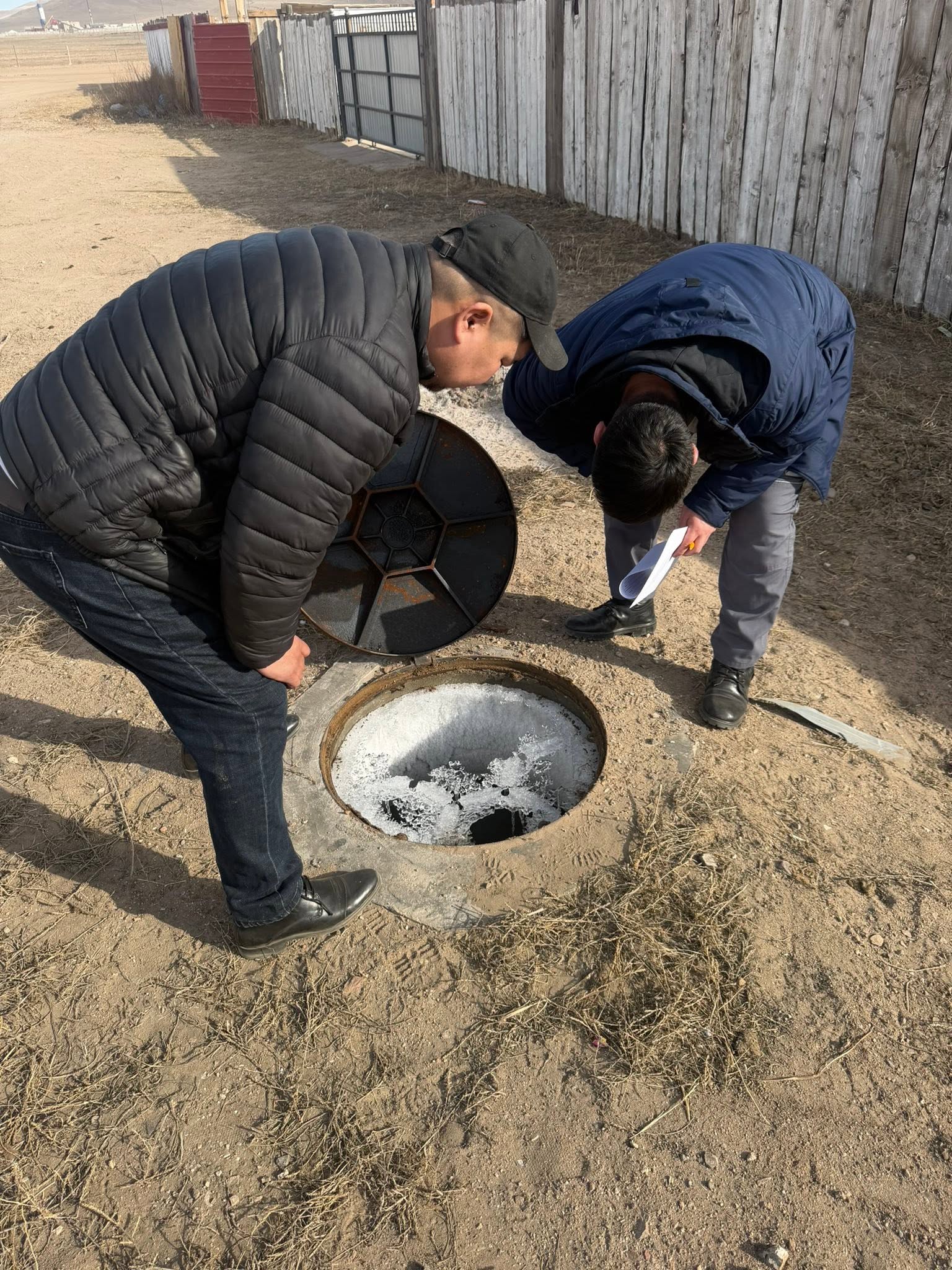 ХӨВСГӨЛ АЙМГИЙН ЗАСАГ ДАРГЫН 2024-2028 ОНЫ ҮЙЛ АЖИЛЛАГААНЫ МӨРИЙН ХӨТӨЛБӨРТ ТУСГАГДСАН МӨРӨН СУМЫН УТАА, АГААРЫН БОХИРДЛЫГ БУРУУЛАХ АЖЛЫН ХҮРЭЭНД 13-Р БАГИЙН 57-63 ДУГААР ГУДАМЖНЫ АЙЛ ӨРХИЙГ ДУЛААНЫ ШУГАМД ХОЛБОХ СУДАЛГААГ Хөвсгөл аймгийн Газрын Харилцаа, Барилга хот байгуулалтын газар ГАРГАН АЖИЛЛАЖ БАЙНА.
