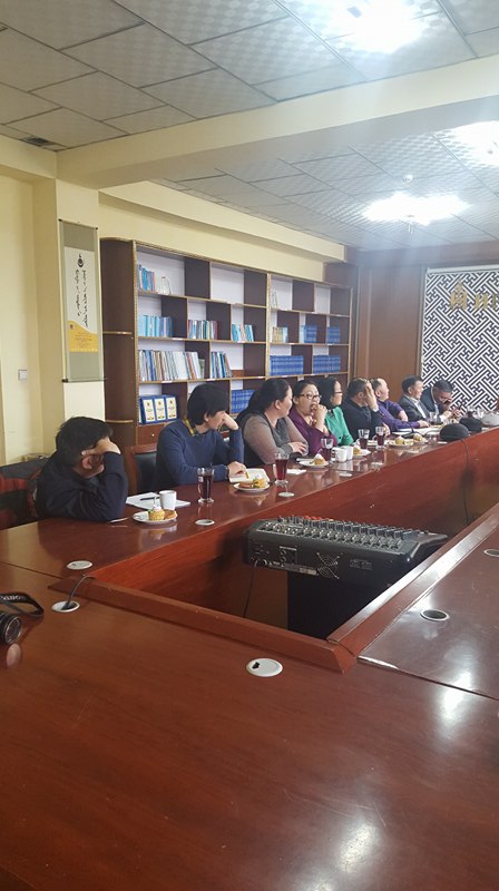 Аймгийн засаг даргатай барилгачдын өмнө тулгамдаж байгаа асуудлаар санал солилцлоо