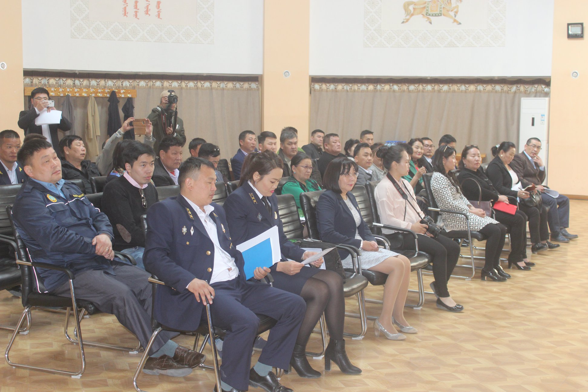 “ОРОН НУТГИЙН БАРИЛГЫН КОМПАНИУДЫН ӨРСӨЛДӨХ ЧАДАВХИЙГ САЙЖРУУЛАХ НЬ” сэдэвт Барилгын удирдах ажилтны зөвлөгөөн