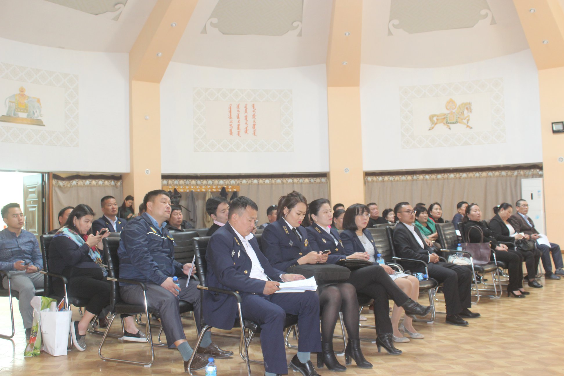 “ОРОН НУТГИЙН БАРИЛГЫН КОМПАНИУДЫН ӨРСӨЛДӨХ ЧАДАВХИЙГ САЙЖРУУЛАХ НЬ” сэдэвт Барилгын удирдах ажилтны зөвлөгөөн