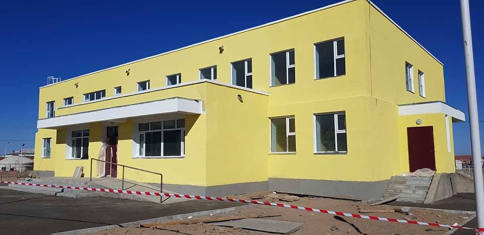 Аймгийн Засаг дарга О.Бат-Эрдэнэ Дэлгэрхангай сумын төвд баригдаж буй 15 ортой эрүүл мэндийн төвийн барилга, 320 сурагчтай сургууль, спорт заалны барилга угсралтын ажлын явцтай газар дээр нь очиж танилцлаа.