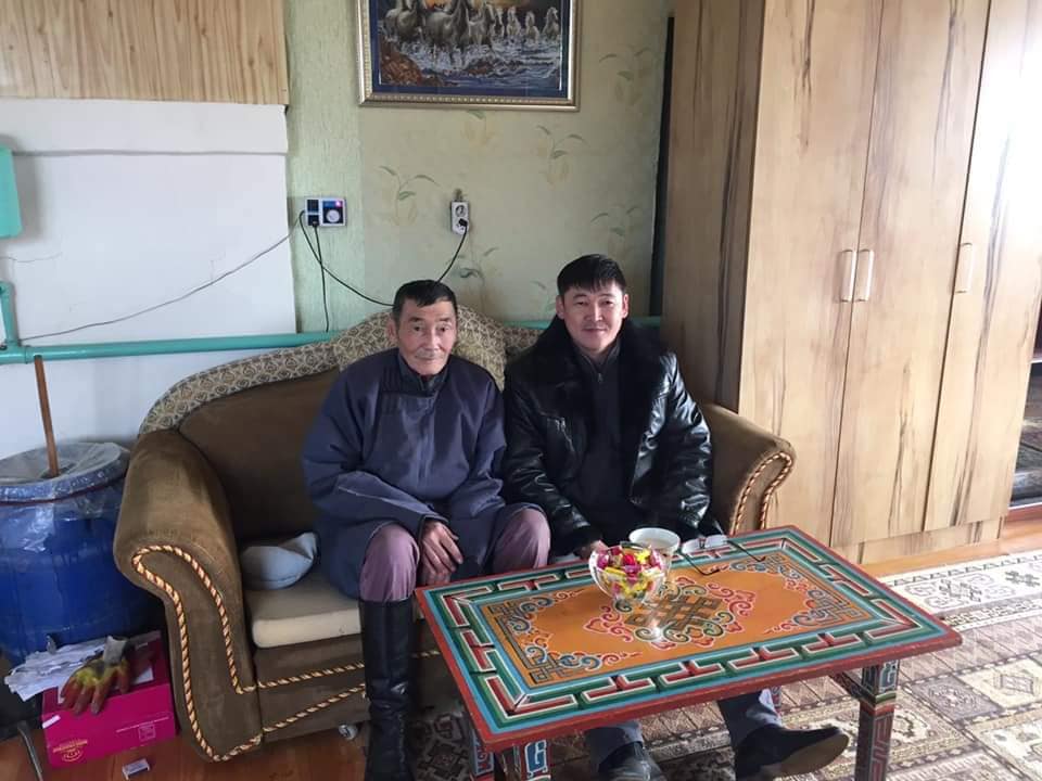 Ахмад настанд хүндэтгэл үзүүллээ