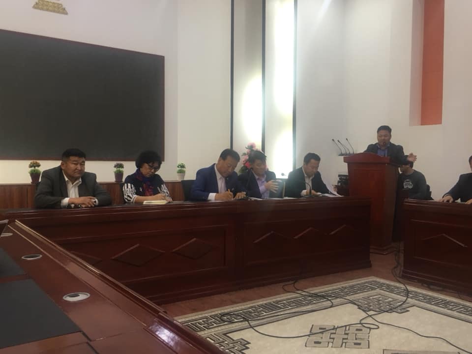 Аймгийн хэмжээнд Улсын төсвийн хөрөнгө оруулалтаар хэрэгжиж буй төсөл арга хэмжээнүүдийн талаар Засаг дарга, холбогдох компанийн удирдлагуудтай уулзалт зохион байгуулж байна.