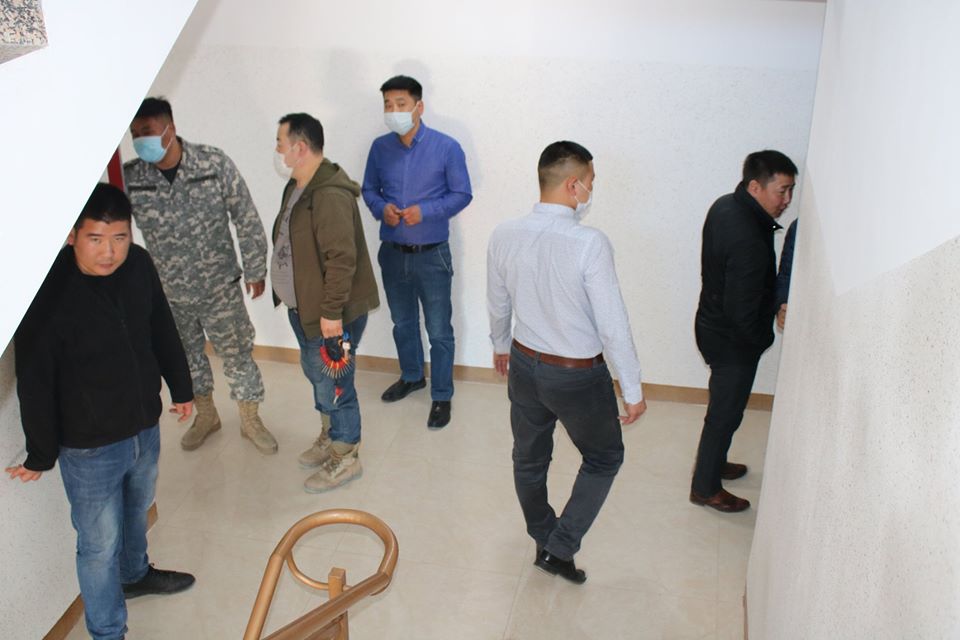 Баруун-Урт сумын 2 дугаар багийн нутаг дэвсгэрт баригдсан "Саруул хотхон"-ын 2 дугаар ээлжийн 25 айлын орон сууцны барилгад Улсын комисс ажиллаа.