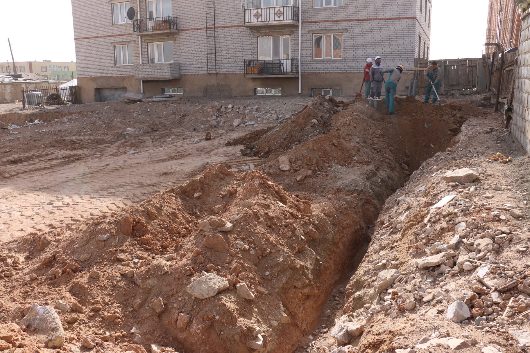 НЭГДСЭН ЭМНЭЛГИЙН БАРИЛГА, 100 ОРТОЙ