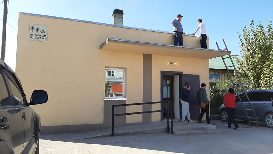 Хөвсгөл аймгийн Мөрөн сумын "Цэвэрлэх байгууламж" төслийн хүрээнд хийгдэж буй Нийтийн ариун цэврийн байгууламж