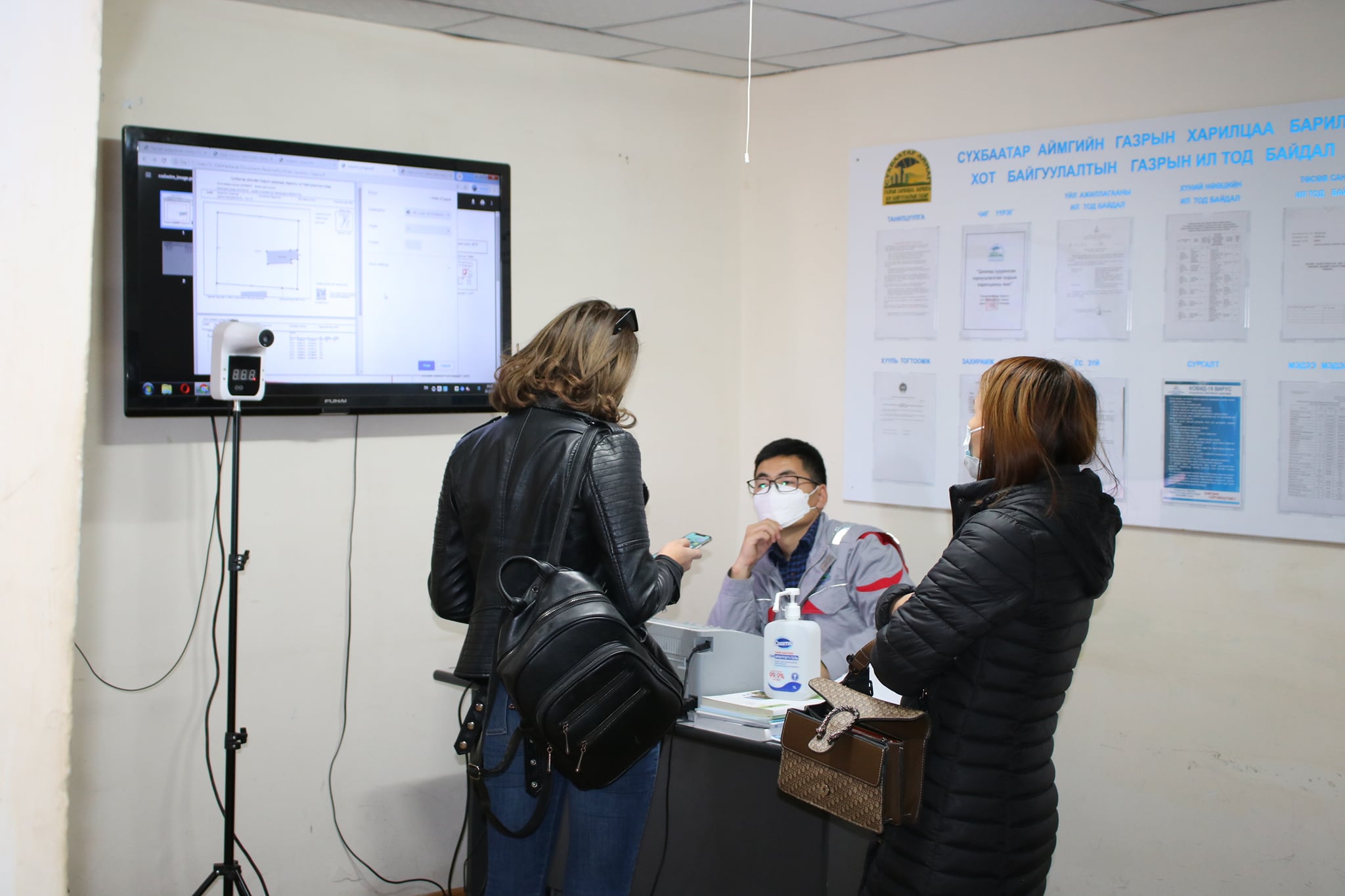 www.egazar.gov.mn сайтыг иргэдэд сурталчлах зорилгоор танилцуулах өдөрлөгийг төв талбайд зохион байгуулж мөн томоохон худалдаа үйлчилгээний газруудаар танилцуулга хийж ажиллаа.