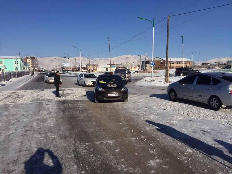 ГХБХБГазраас нийтийн эзэмшлийн зам талбайн цас цэвэрлэх ажилд барилгын чиглэлээр үйл ажиллагаа явуулж байгаа ААН-үүдэд уриалга гарган хамтран ажиллалаа