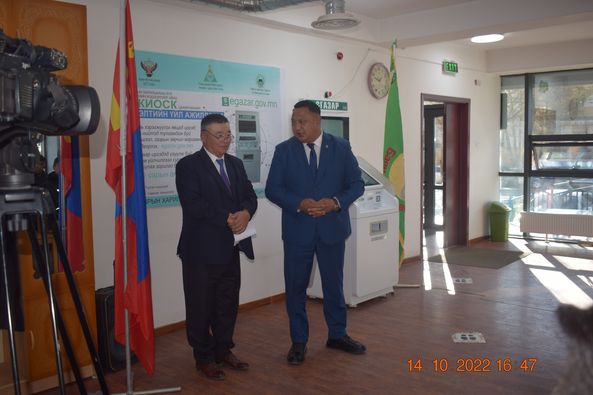 “Газрын харилцааны талаарх бүх төрлийн мэдээлэл, үйлчилгээ авах” киоск цахим машины нээлтээ хийлээ.
