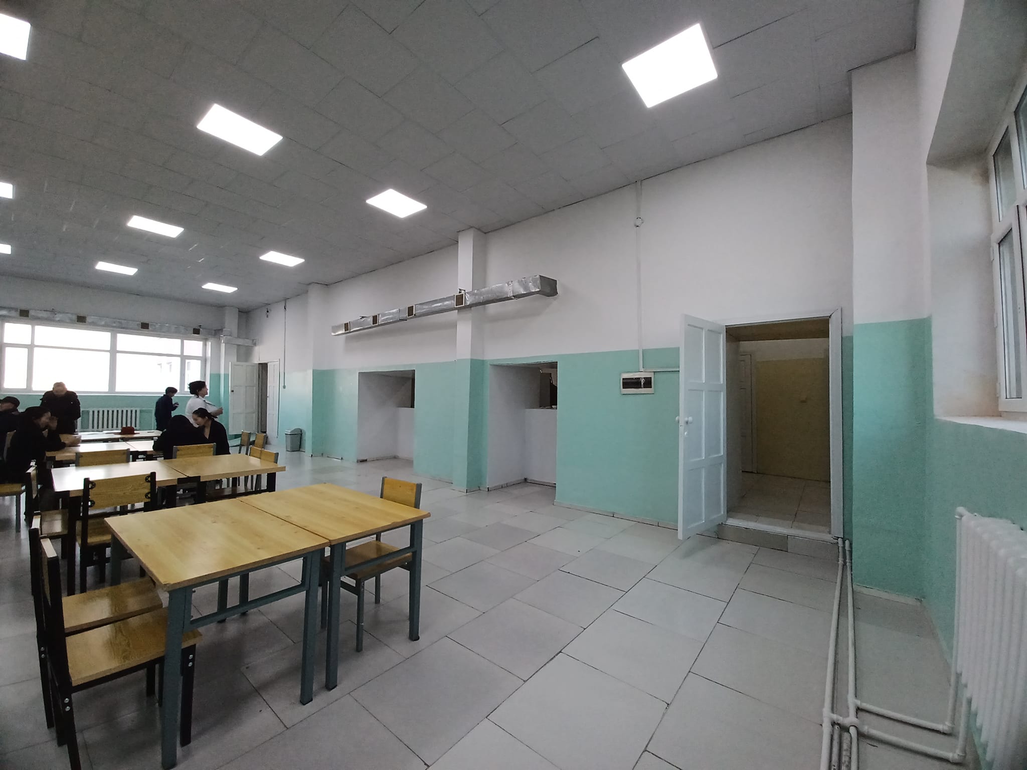 Аймгийн Засаг даргын 2022 оны А/413 дугаар захирамжийн дагуу Мөрөн сумын Ирээдүй 21 зуун ерөнхий боловсролын сургуулийн цайны газрын засварын ажлыг хүлээж авах комисс ажиллаа.