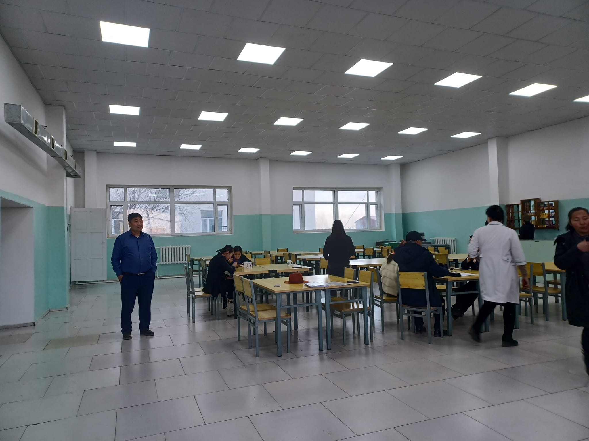 Аймгийн Засаг даргын 2022 оны А/413 дугаар захирамжийн дагуу Мөрөн сумын Ирээдүй 21 зуун ерөнхий боловсролын сургуулийн цайны газрын засварын ажлыг хүлээж авах комисс ажиллаа.
