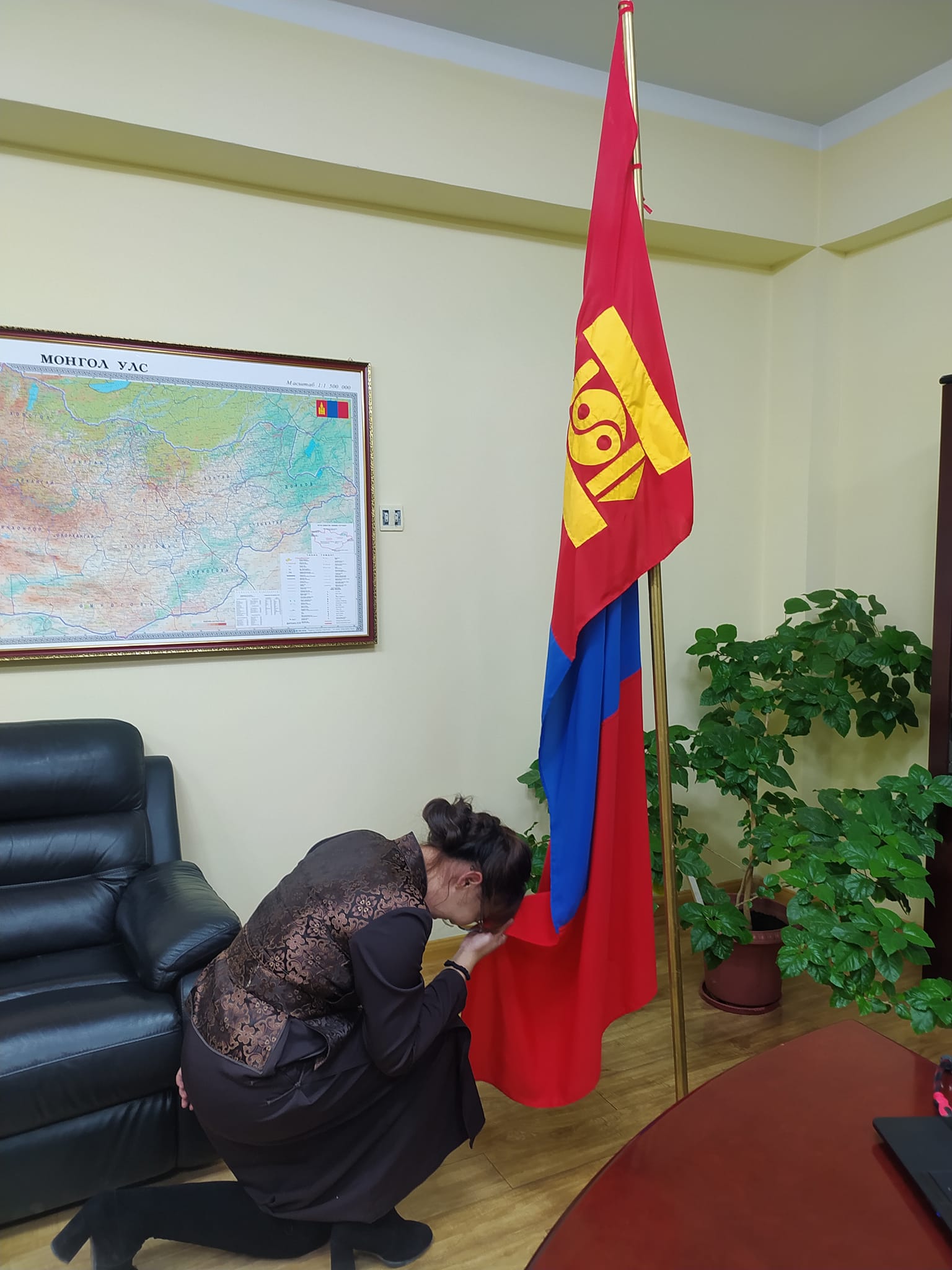 ТӨРИЙН ЗАХИРГААНЫ АЛБАН ХААГЧИЙН ТАНГАРАГ ӨРГӨХ ЁСЛОЛ БОЛЛОО.