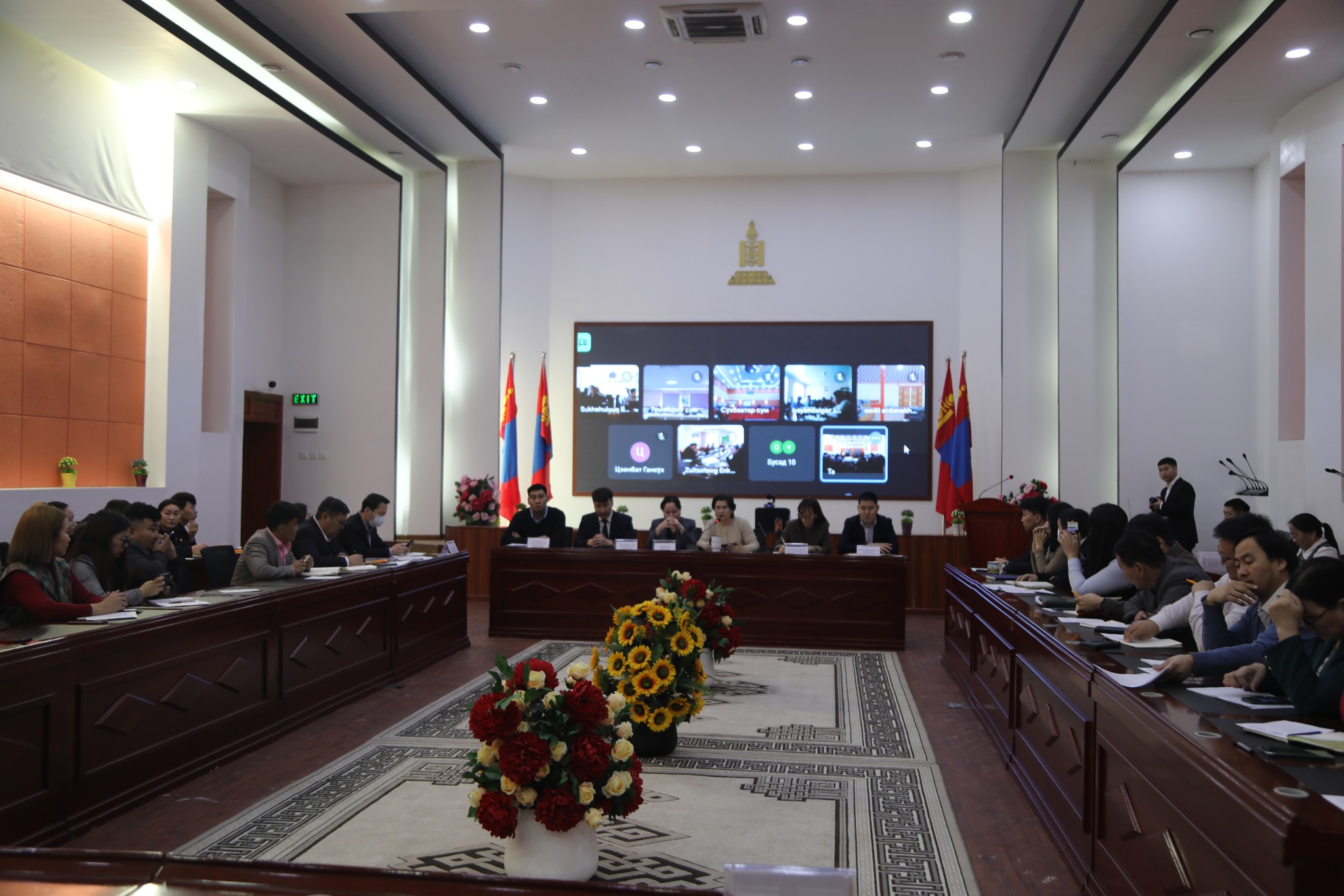 ГАЗРЫН БАГЦ ХУУЛИЙН ТӨСЛҮҮДИЙН ХЭЛЭЛЦҮҮЛГИЙГ ЗОХИОН БАЙГУУЛЖ БАЙНА